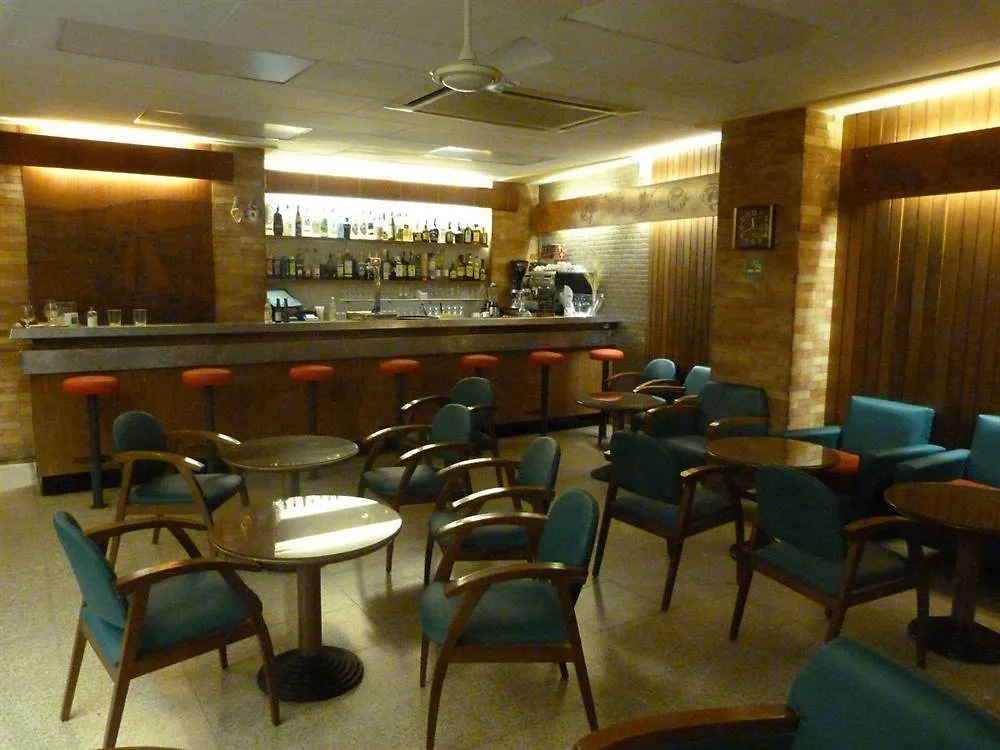 Hostal ROM Familiar Rosas Hotel