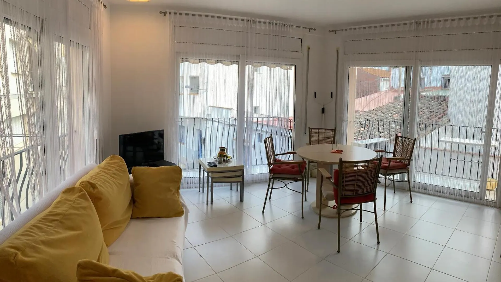 Hostal ROM Familiar Rosas