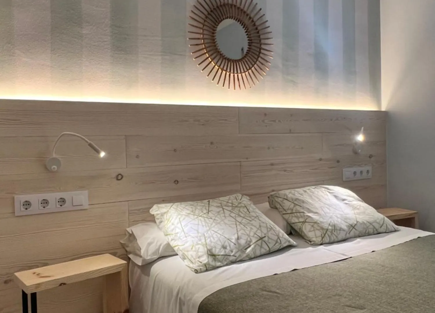 ** Hotel Hostal Rom Familiar Roses Spain